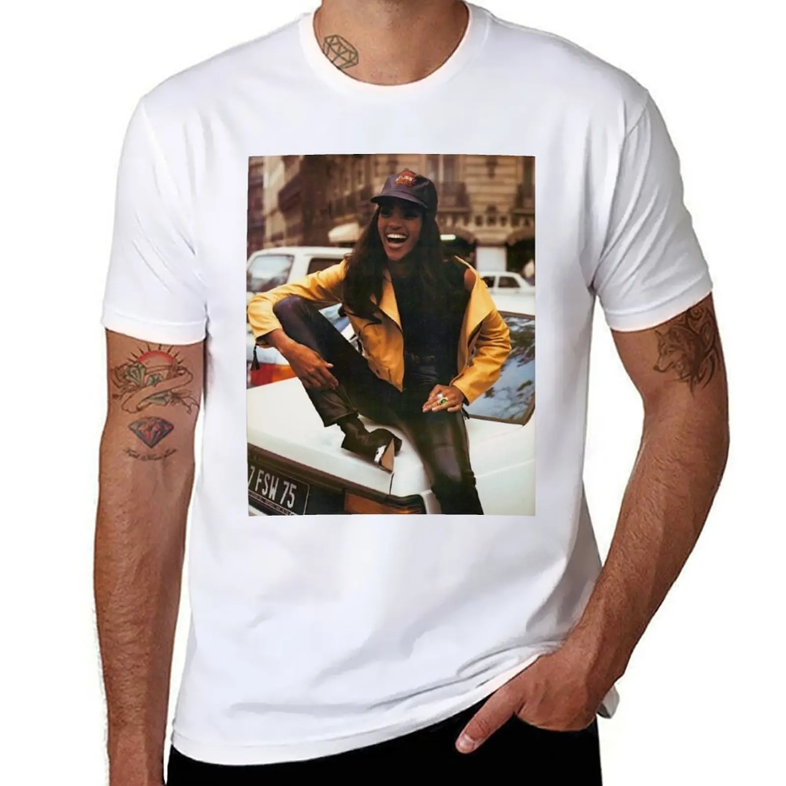 Campbell : Naomi Laughter T-Shirt Trendy Print Short Sleeve T-Shirt