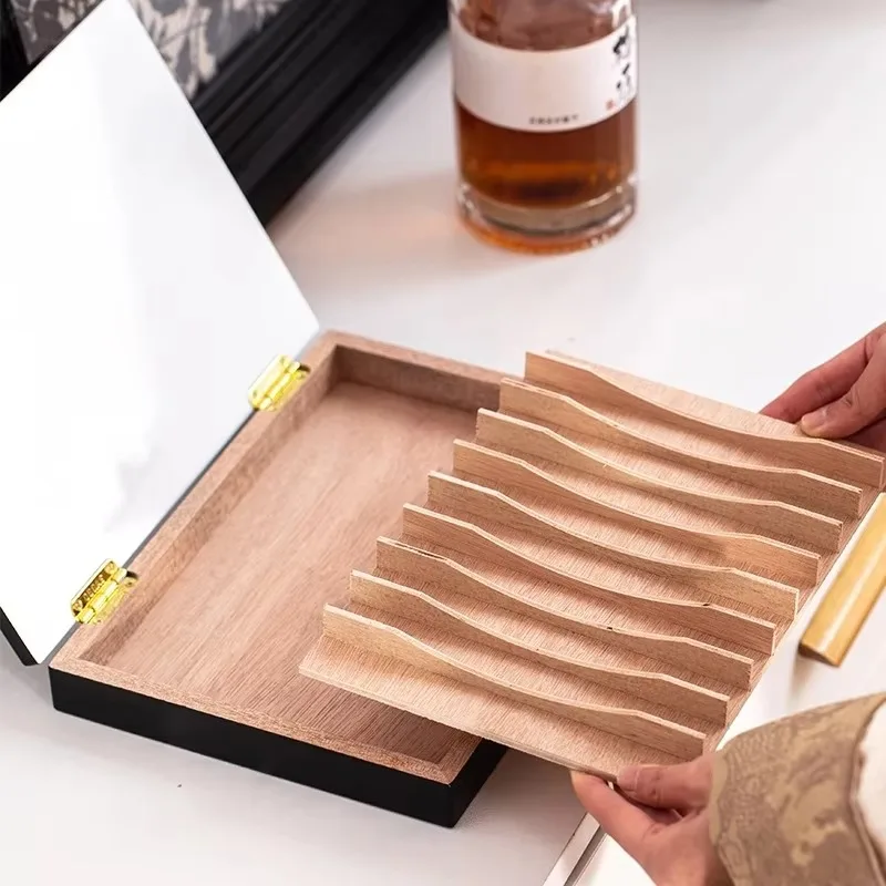 Factory Direct High-End Portable Cedar Wood Humidor for 10 Cigars Black Empty Wooden Box Customizable Gift Box Cigar Box