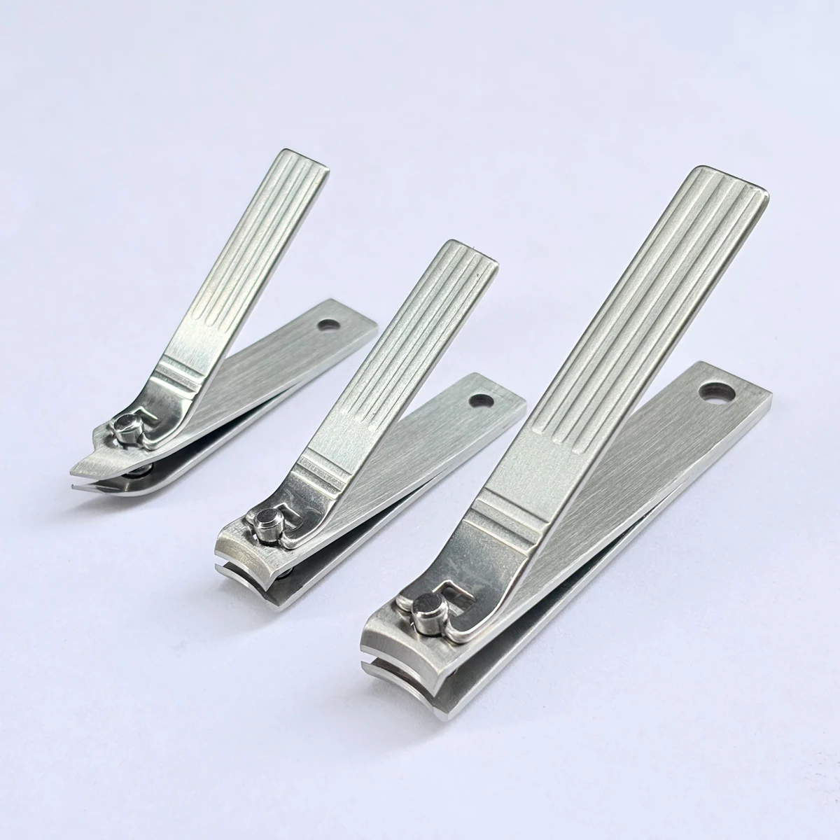 Stainless Steel Nail Clippers And Trimmer Manicure Set with Oblique Curved Blade for Toenail And Fingernail Grooming view 3