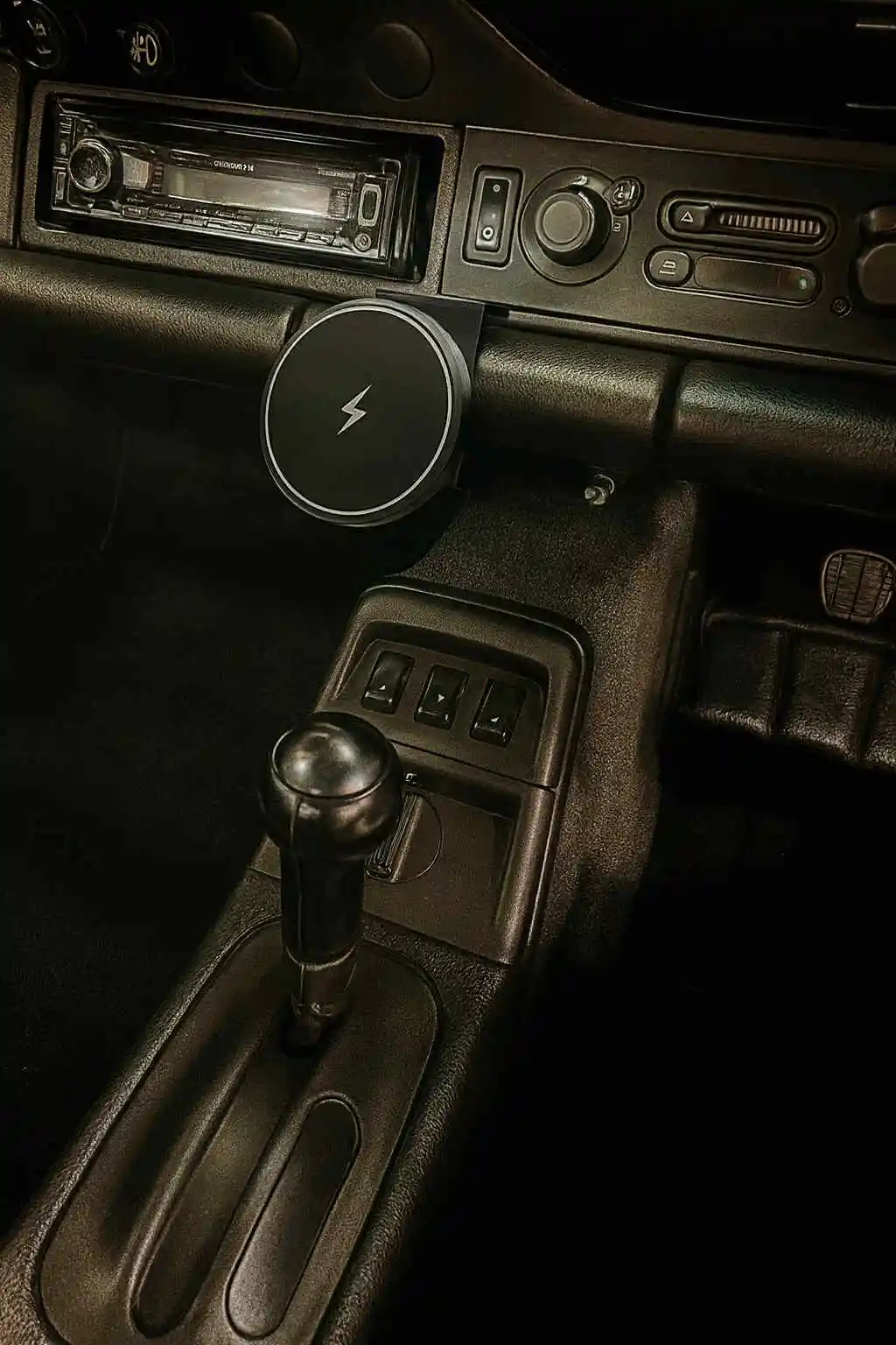 

Phone Mount with MagSafe Charger for Porsche 964 911 (F & G Series)