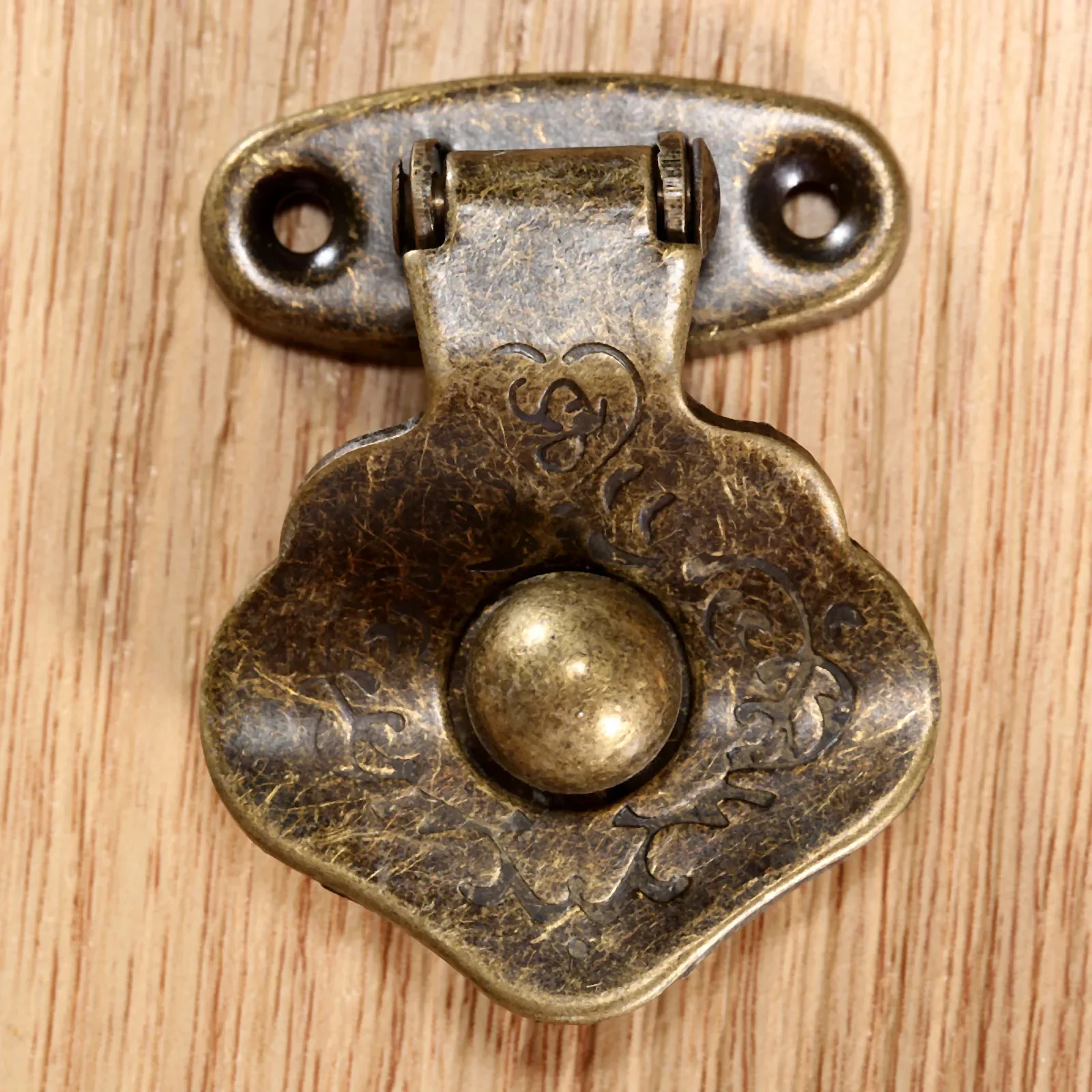 Antique Brass Latch Decorative Jewelry Gift Wine Wooden Box Suitcase Case Hasp Latch Hook Vintage Lock Hardware +Screws 42x32mm