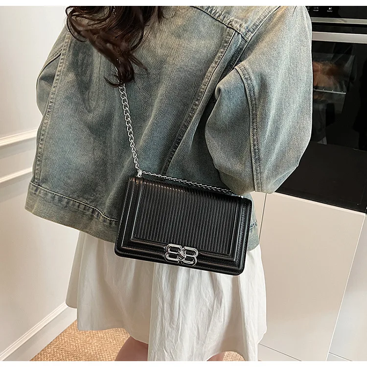 

2025 New Women's Light Luxury Small Square Bag - Chain Fashion Lock, Simple & Trendy, Versatile Underarm/Shoulder Crossbody Bag