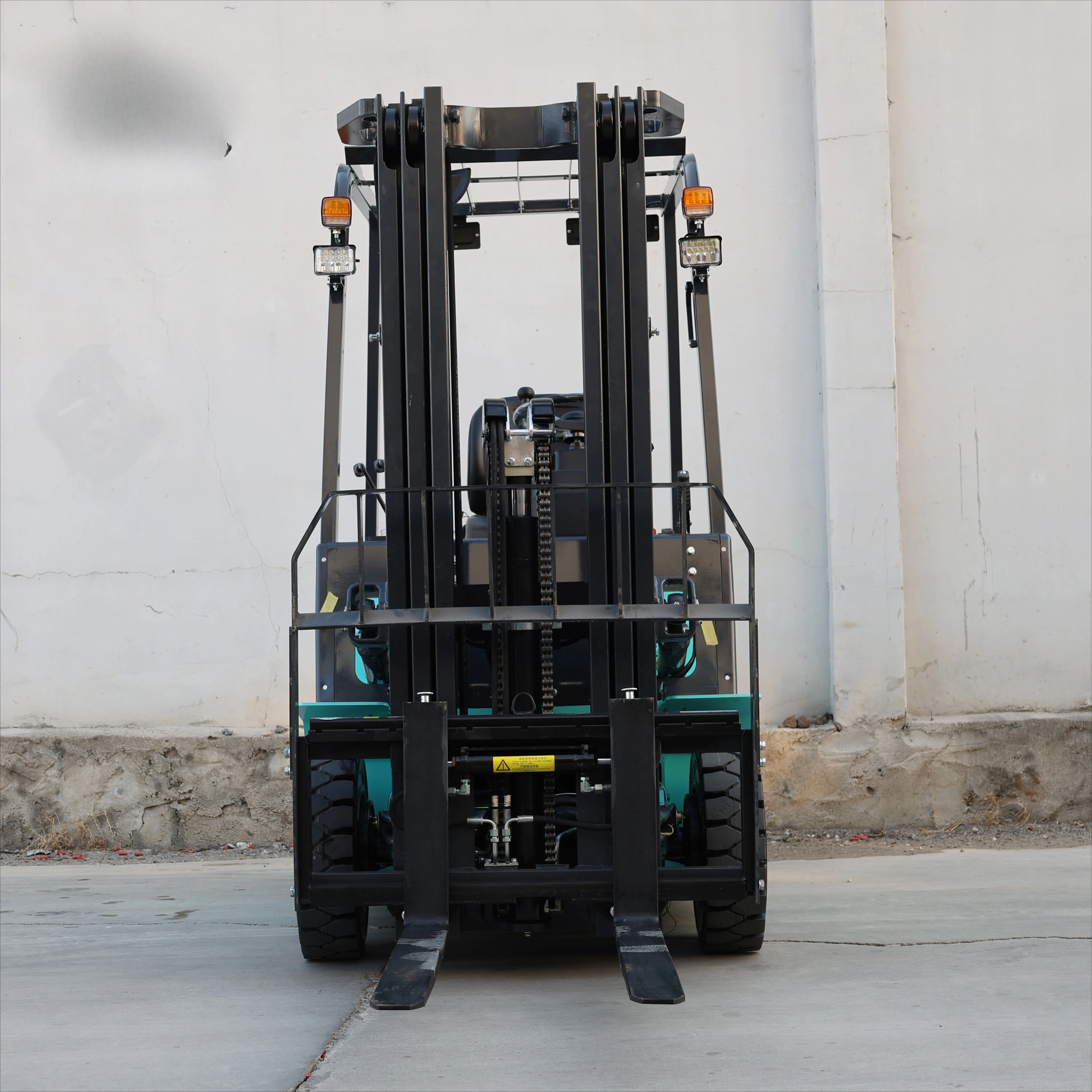 Hot 2000kg Electric Forklift Lift Height 3-6m with Side Shifter CE ISO 2.5Tons Automatic Fork Adjustment 4x4 Forklift Customized