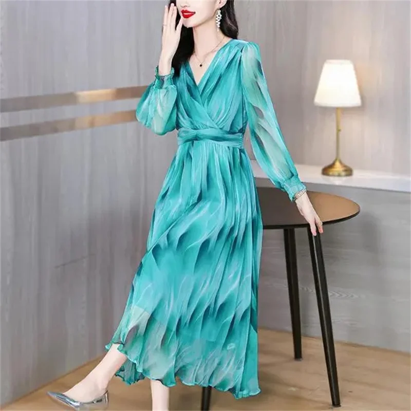 

2024 Summer New V-neck Long-sleeved High-end Ladies Blooming Floral Dress Ladies Senior Sense Mulberry Silk Dress Lady