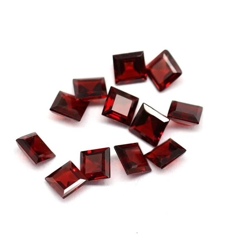 High-quality Natural Garnet Ring Surface, Square Gemstone, Bright Color, No Flowers and No Cracks, Complete Size