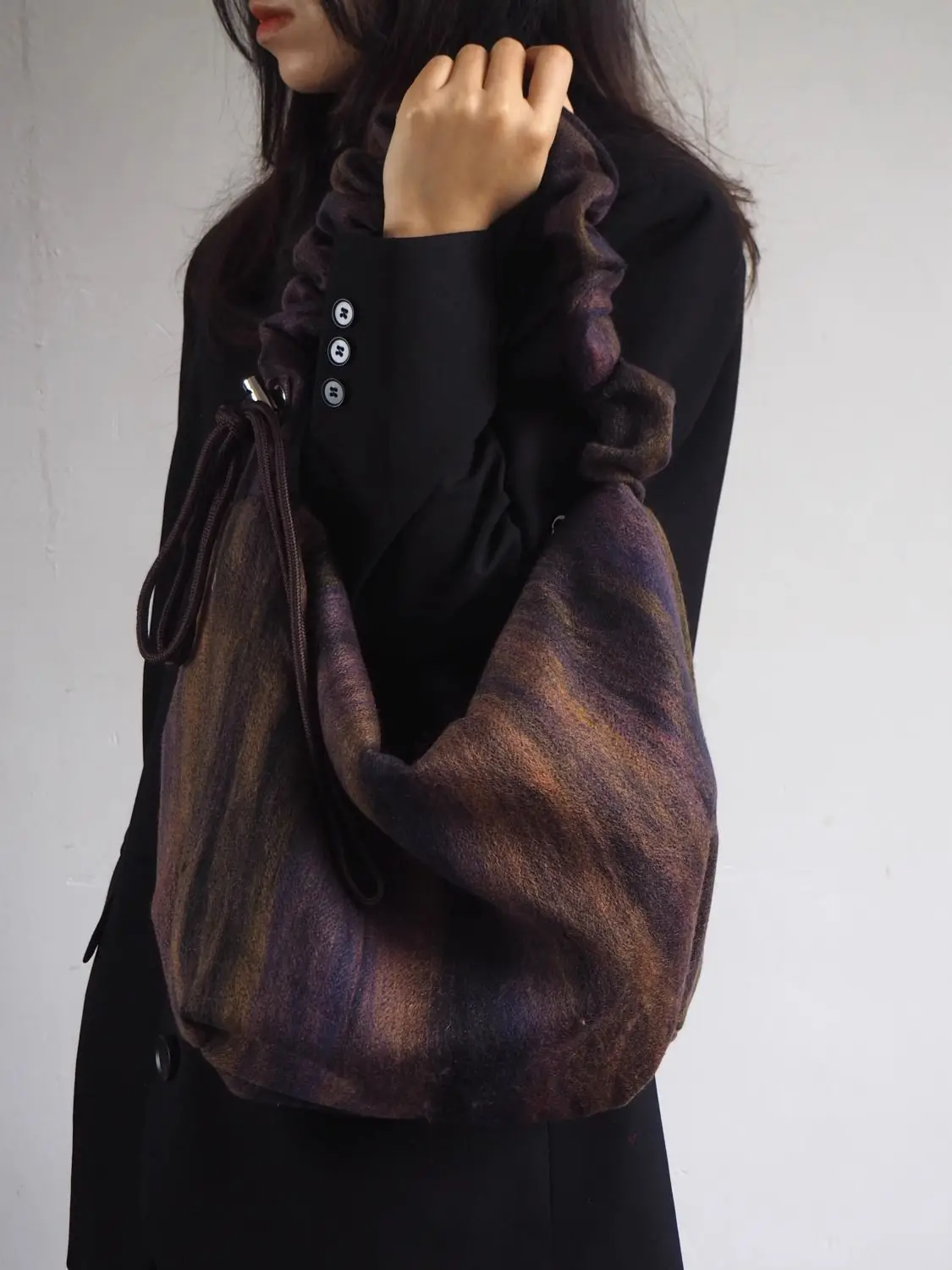 

Women's Retro Woolen Bag with Contrasting Stripes Vintage Niche Pleated Design Large Capacity Shoulder Bags for Women