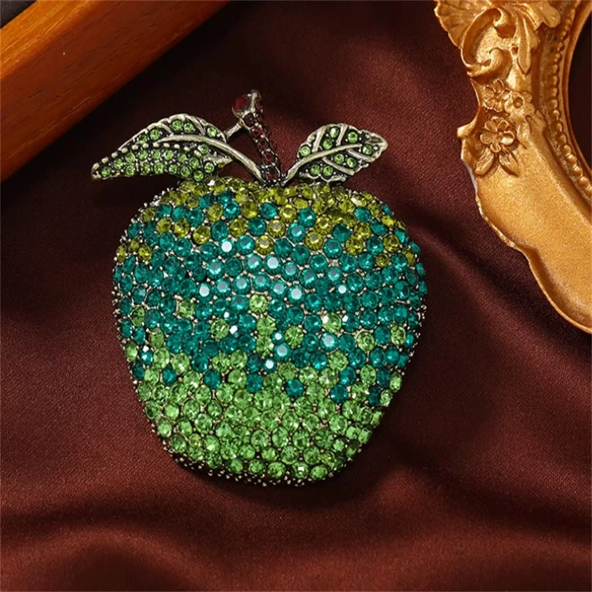 文学的レトロなアップルブローチ ハロウィン クリスマスイブ - Eve Jewelry & Watches Distribuidor Oficial Rolex Buenos Aires のレビューと価格