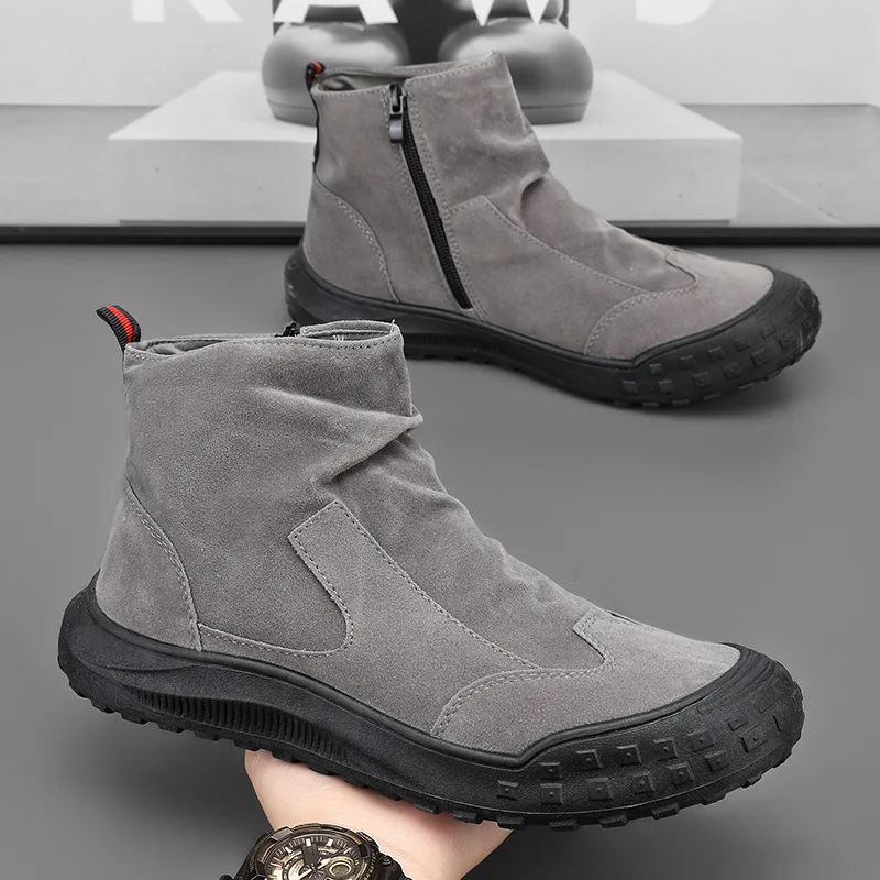 

Men's casual ankle boots are versatile for daily use and are lightweight for outdoor running and sports