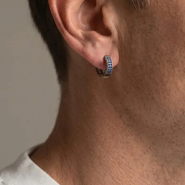 Hiphop Herren-Creolen, Weiß-Blauer Zirkon Schwarze Metall-Huggies, Trendiger Punk-Schmuck Geschenk – Detail 4