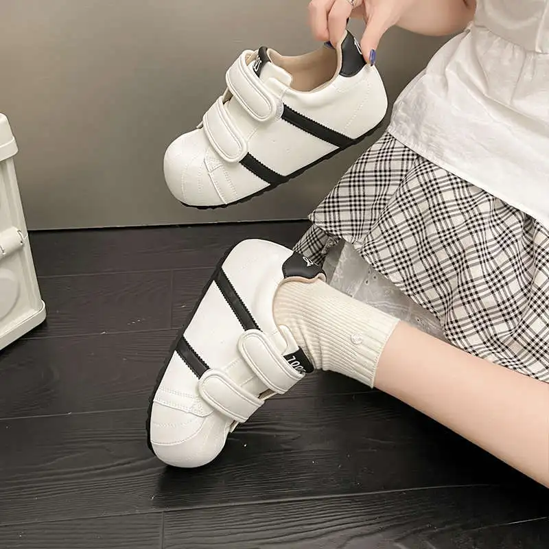 

Versatile Casual Sports Sneakers Women's 2025 Spring Autumn New Style Magic Tape Cute Head De Xin Bread Shoe