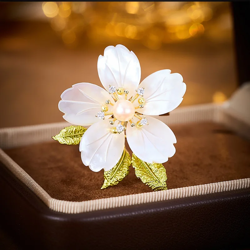 Chinese Style Natural Shell Freshwater Pearl Magnolia Flower Brooch For Women Elegant Lucky Auspicious Pin Cheongsam Coat Gift
