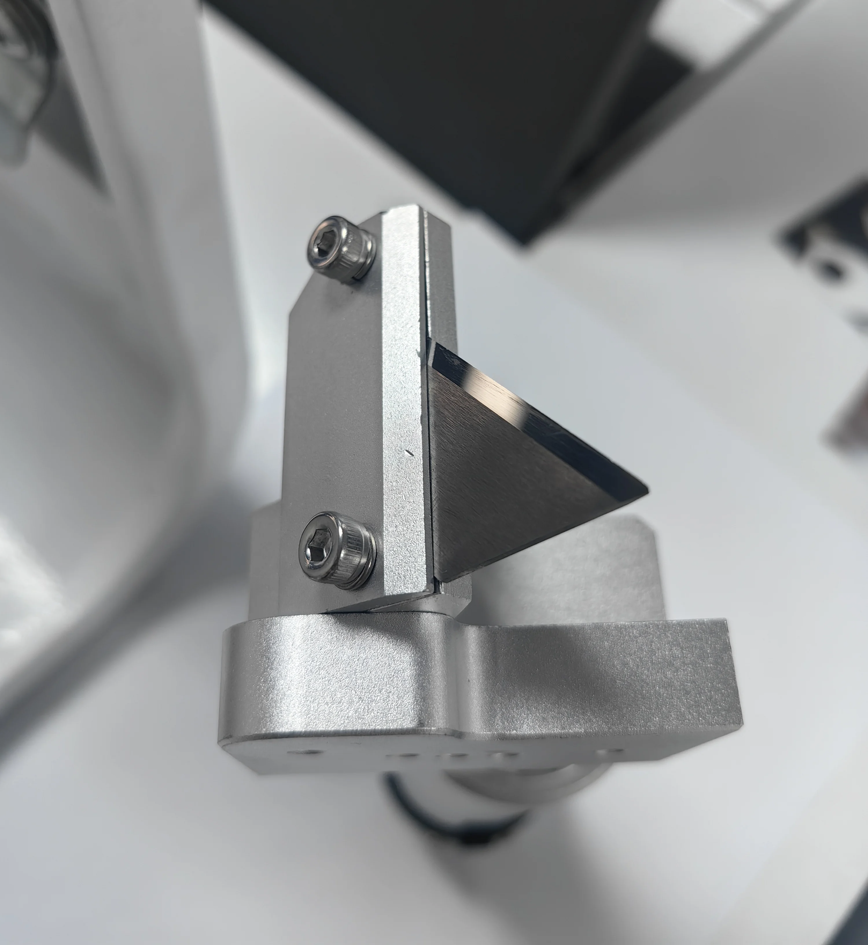 

V-Cut Tool of CNC Digital Knife Cutting Plotter Machine Structurally Cutting Soft Thick Plates Foam