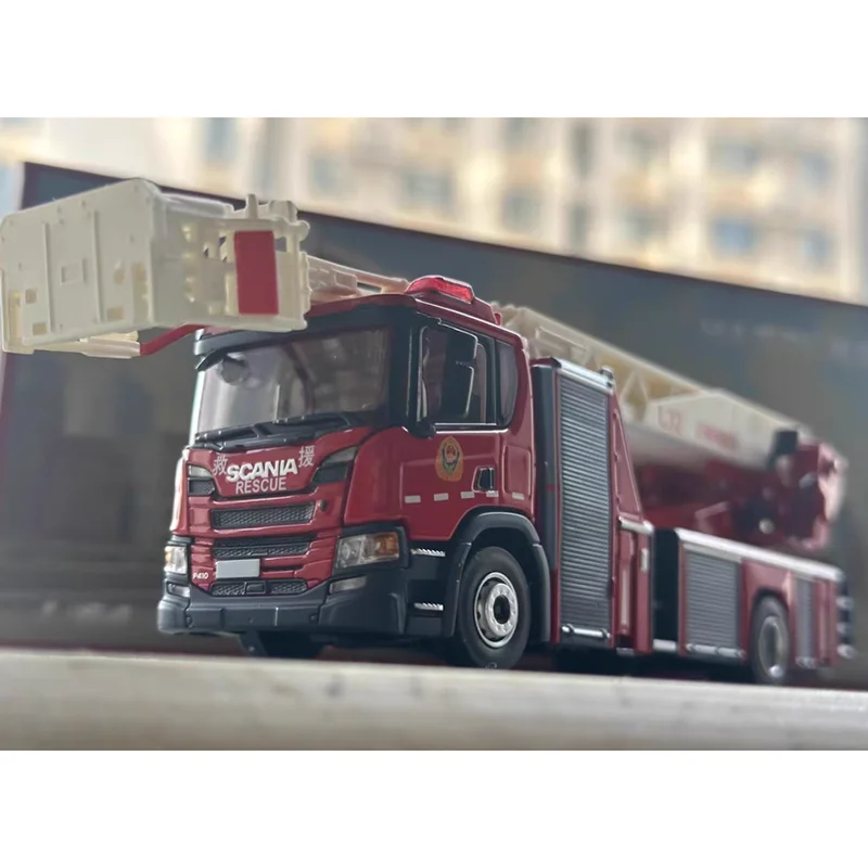 MASSDI 1/64 Scale L32 Fire Ladder Truck Rescue Fire Engine Alloy Car Model Ornament Collectible Toy