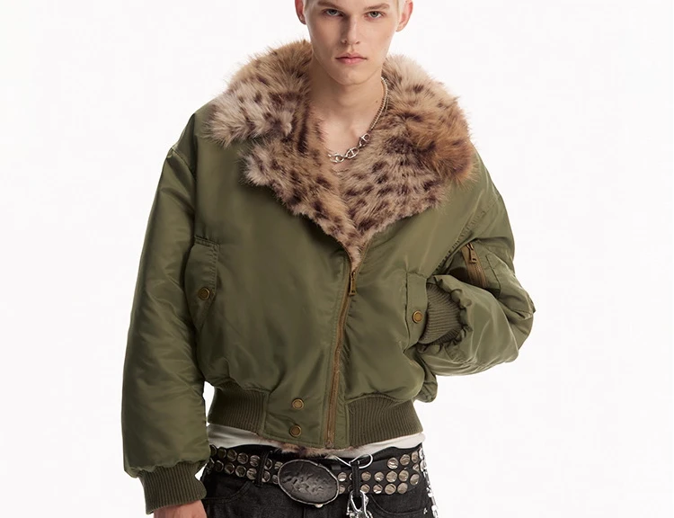 موضة شتاء 2025 معاطف جديدة بطبعة الفهد وياقة من فرو المنك الصناعي سترات سميكة للرجال مزخرفة بجيب عصري سترات بسحاب #2