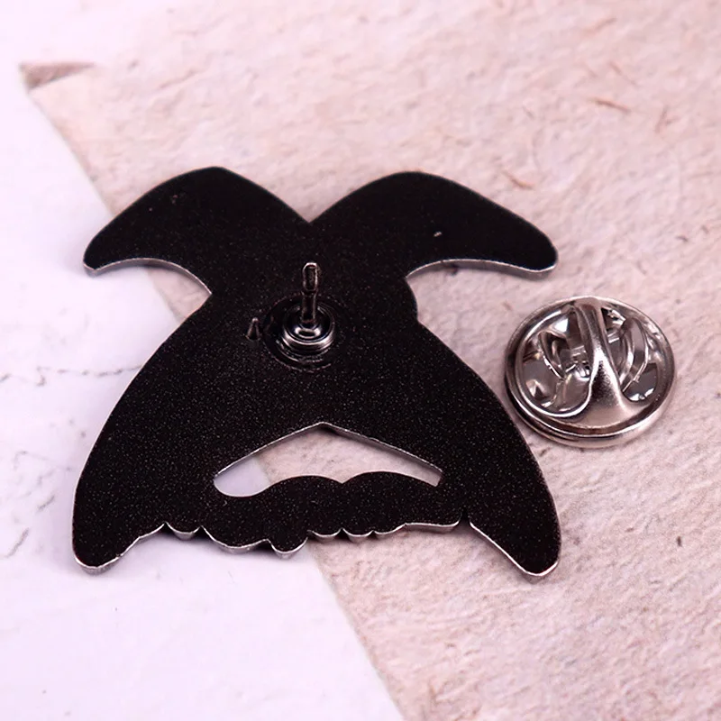 1pc Norse Odin's Ravens Pin, Celtic Knot Crow Brooch, Antique Silver Viking Bird Lapel Pin for Fans & Occult Style