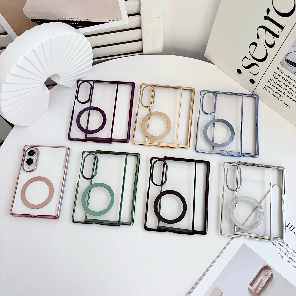 D Plating – twarda, przezroczysta, magnetyczna obudowa na telefon Samsung Galaxy Fold 8, o szerokiej, smukłej konstrukcji. — zdjęcie produktu 6