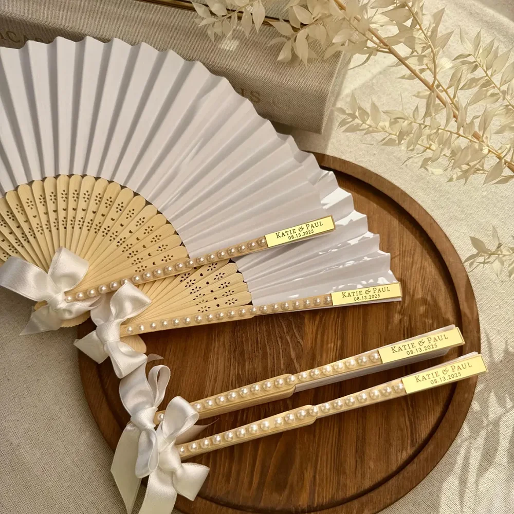Éventail de mariage personnalisé avec ruban de perles et étiquette gravée – Cadeau pour invités de fête prénuptiale, lune de miel, fiançailles, enterrement de vie de jeune fille