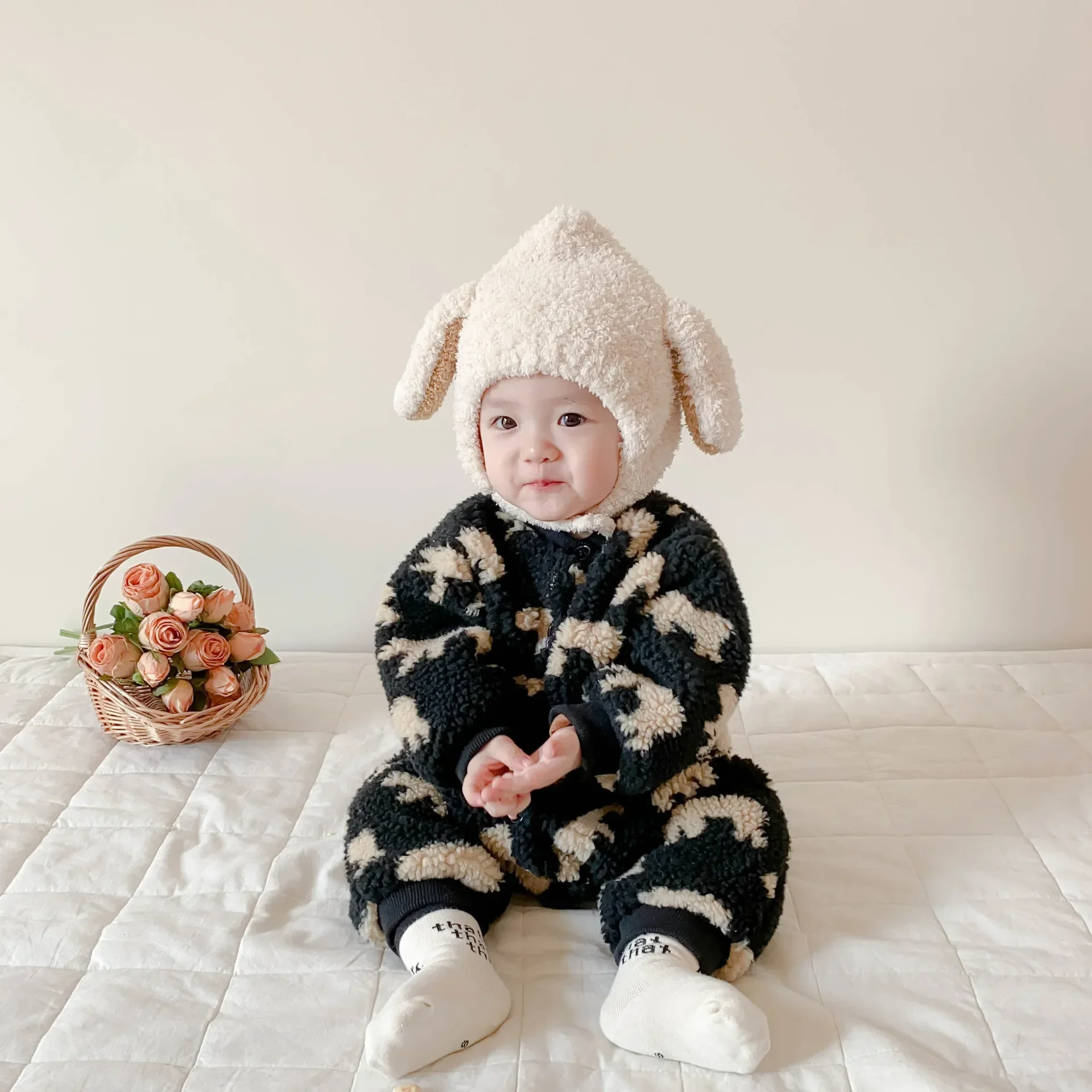 Newborn Clothes Winter Baby Velvet Rompers Thick Jumpsuit Boys and Girls Baby Outdoor Rompers Winter Clothes