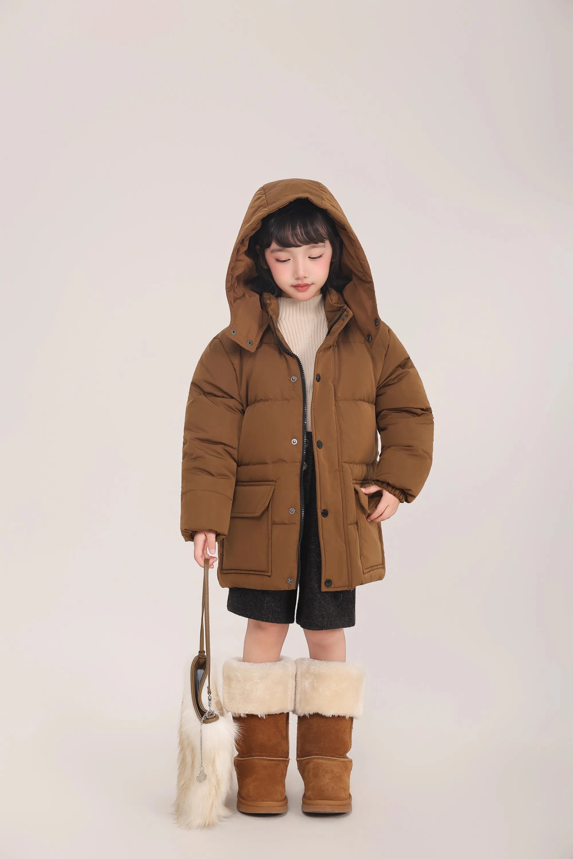Kinder-Daunenjacke mit 90% Weißer Entendaune, Braune Kapuze, Mittellange Daunenjacke mit Großen Taschen, Dicke Warme Winteroberbekleidung für Mädchen A4853 – Detail 8