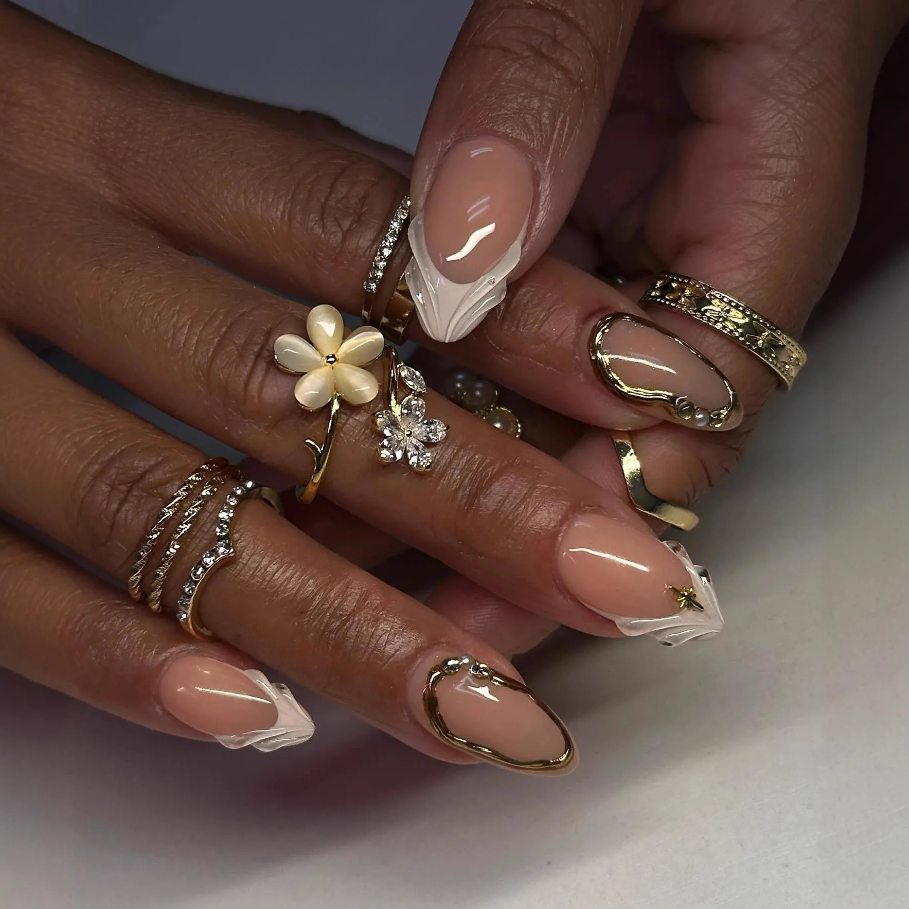 

24PCS 3D Golden Ripples Patterns White French False Nails Simple Nude Pink Fake Nails for Women Almond Press on Nails Full Cover