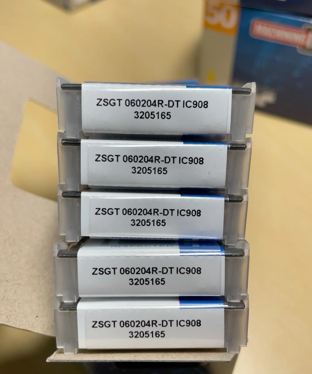 

Hard alloy cutting blades ZSGT060204R-DT IC908