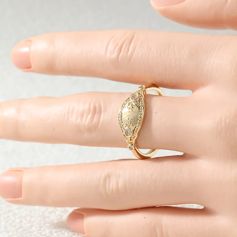 Court Style Delicate Tiny Synthetic Zirconia Leaf Carve Golden Ring for Women Elegant Luxury Daily Festival Banquet Chic Jewelry