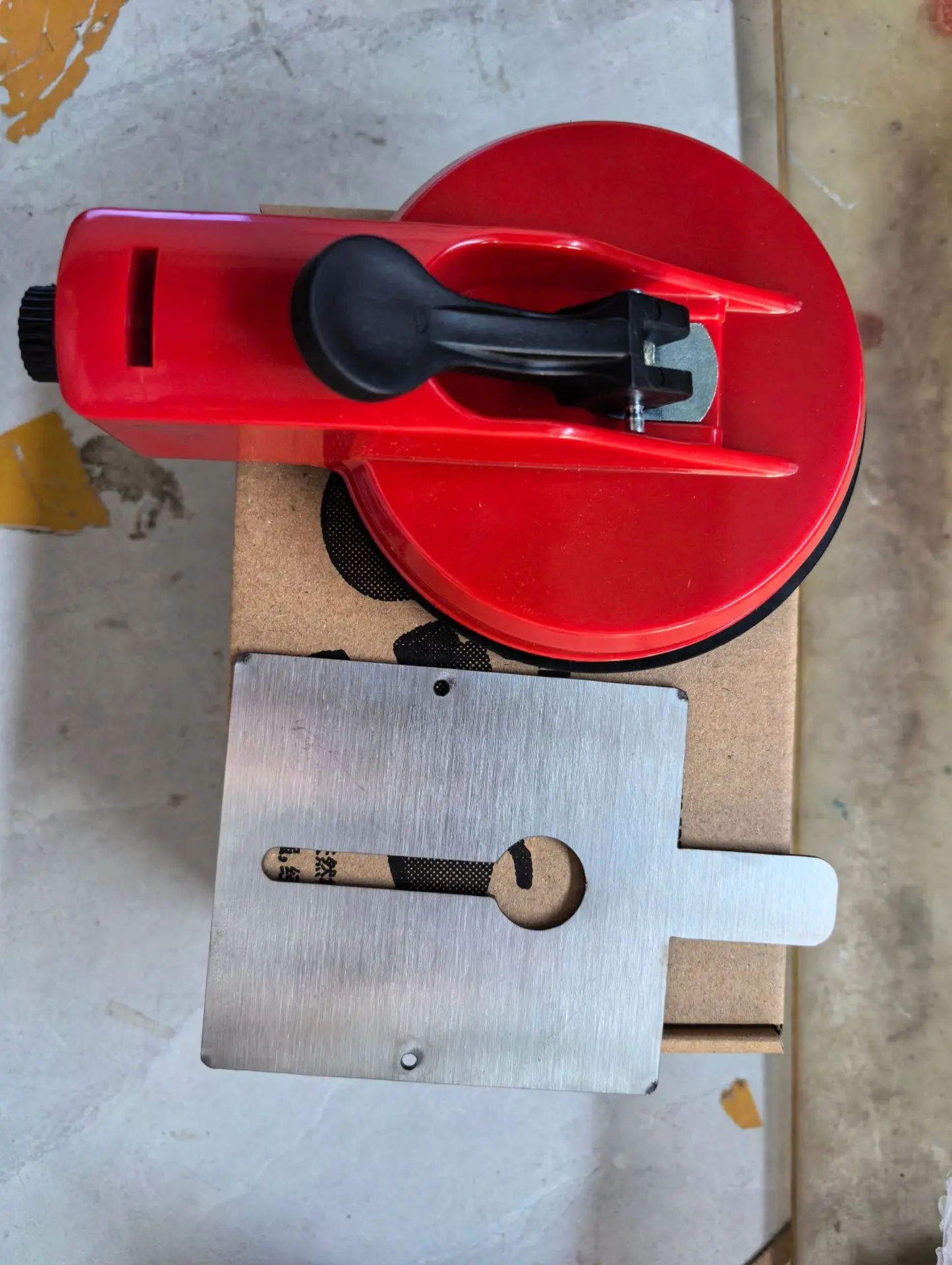 Suction Cup Tile Leveling Tool with Gradienter Bracket for Enhanced Tile Alignment and Tightening in DIY and Construction