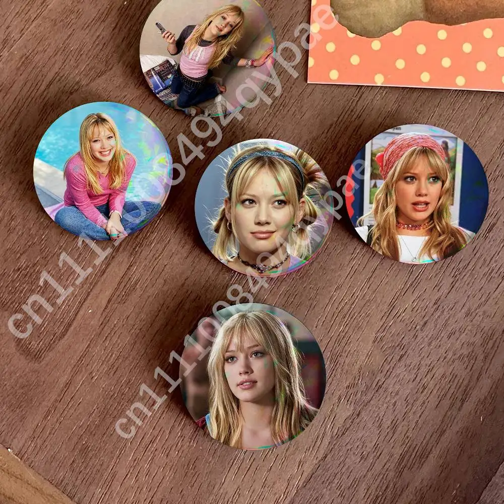 H-Hilary Duff Luck or something Button Pin Single Pack Anime Merch for Ita Bags Badge Collectible Buttons