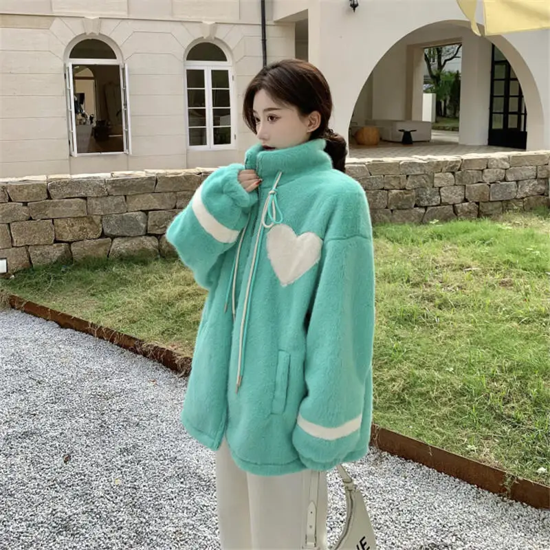 

Лидер продаж, новинка 2025 года, стильное пальто контрастного цвета в форме сердца, женское зимнее пальто на молнии с высоким воротом, модное свободное плюшевое толстое теплое пальто, топы