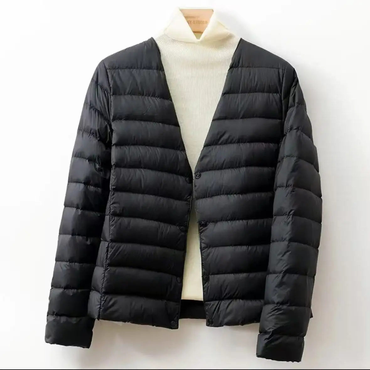 Nowa, lekka kurtka puchowa z białego kaczy puchu na jesień i zimę, z damską podszewką, krótka, z okrągłym dekoltem i bez kołnierza, ciepła.