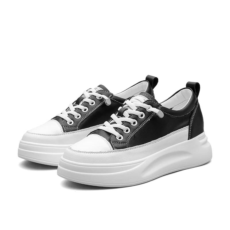 scarpe-da-donna-con-suola-spessa-e-interno-rialzato-con-allacciatura-nere-e-bianche-disponibile-anche-in-versione-imbottita