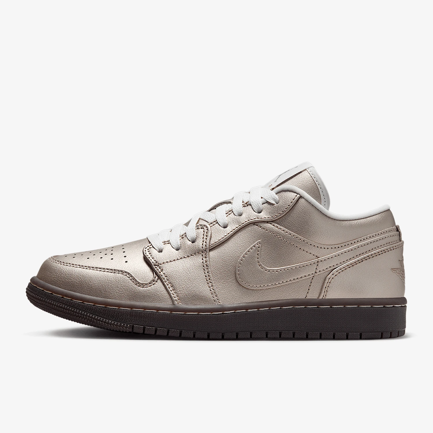 حذاء كرة السلة الأصلي JORDAN للسيدات خفيف الوزن ومتين من Nike HQ3529-099