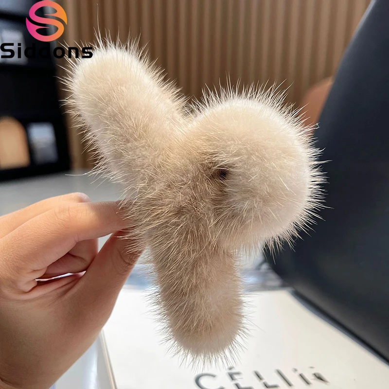 

Real Mink Fur Barrettes Winter Fluffy Hair Claw Elegant Acrylic Hairpins Clip Crab Headwear for Women Girls Hair Accessories