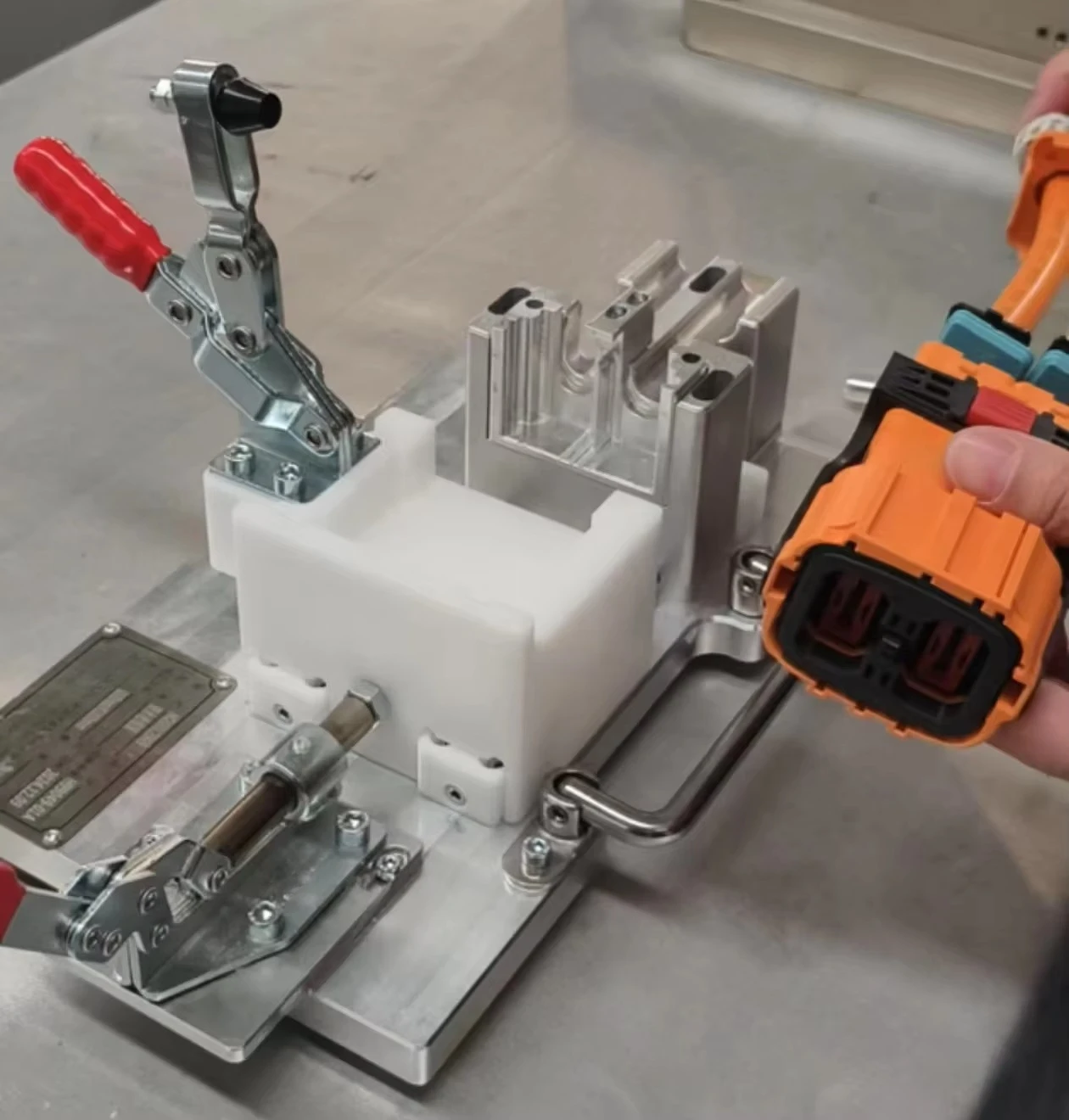 Złącze pomocnicze do mocowania