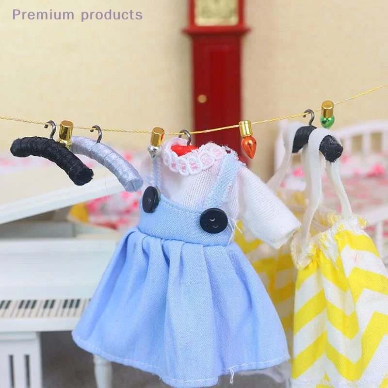 4 قطعة 1/12 زخرفة الأثاث المشهد الصغير صور الدعائم التظاهر اللعب دمية محاكاة شماعات معطف صغير مجموعة دمية #5