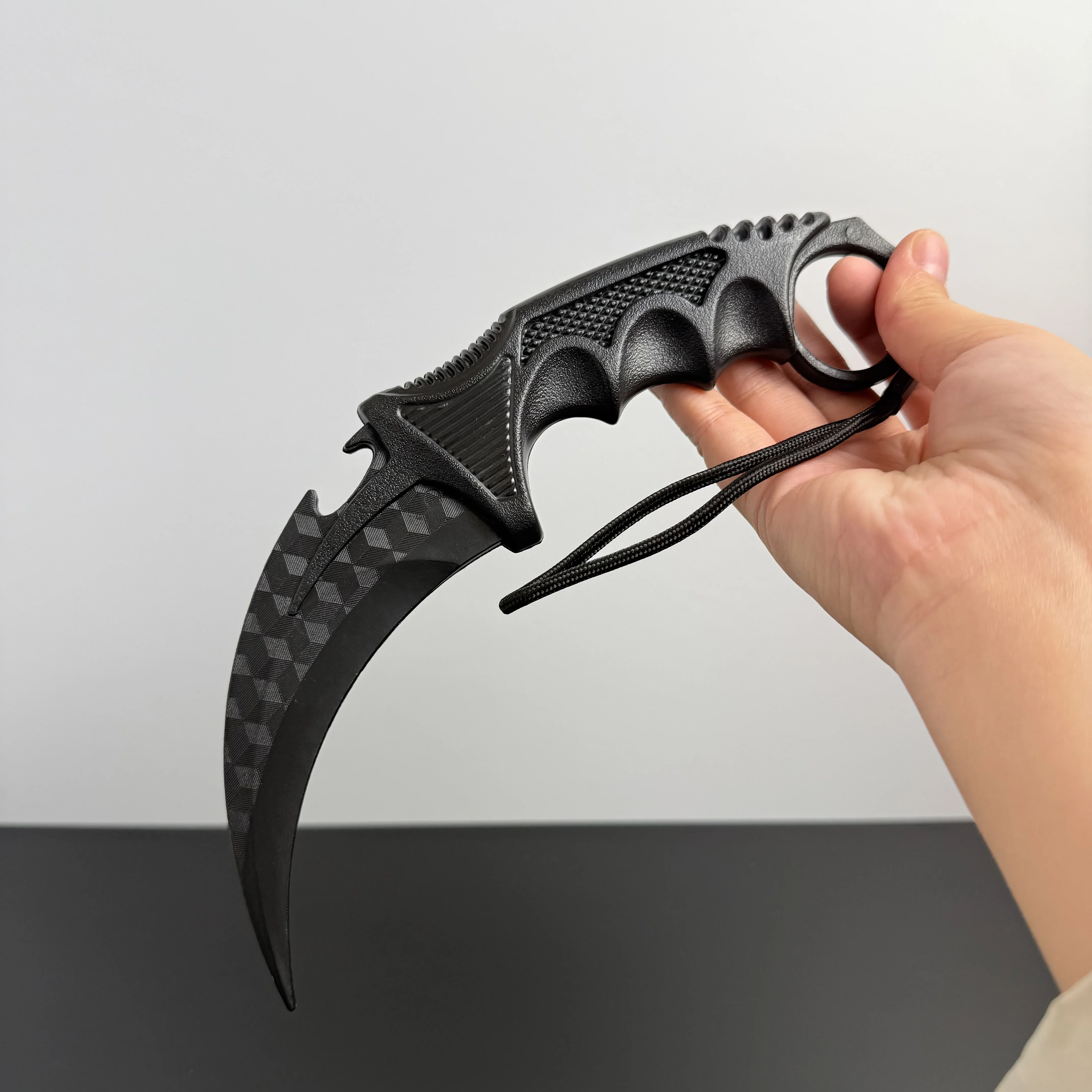 23cm Schwarzes Gitter-Plastik-Klauenmesser Hochwertige Version Bühnendarstellung Karambit-Requisite Outdoor-Trainingsmesser Sicherheitsspielzeug Geschenk – Detail 4