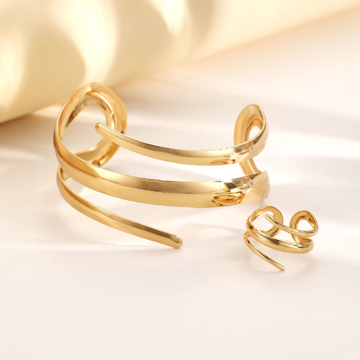 European And American Thick Bracelet And Ring Jewelry Set For Women Gold Color Geometric Line Bracelet Ring Combination Set Gift image 4