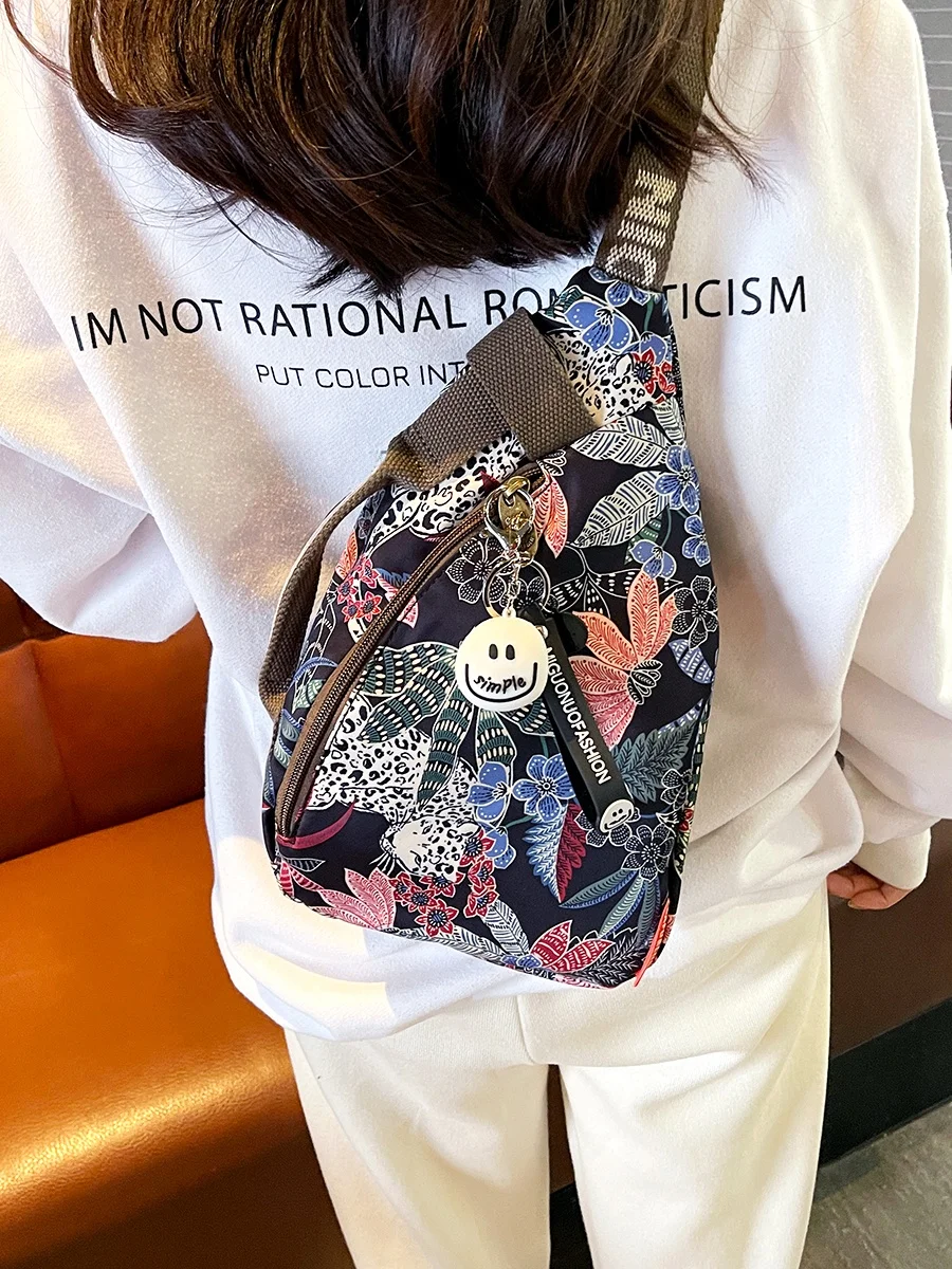 Spring New Lightweight Oxford Cloth Printed Crossbody Bag Women's Leisure Travel Sports Front Chest Bag Zipper Closure Handbag