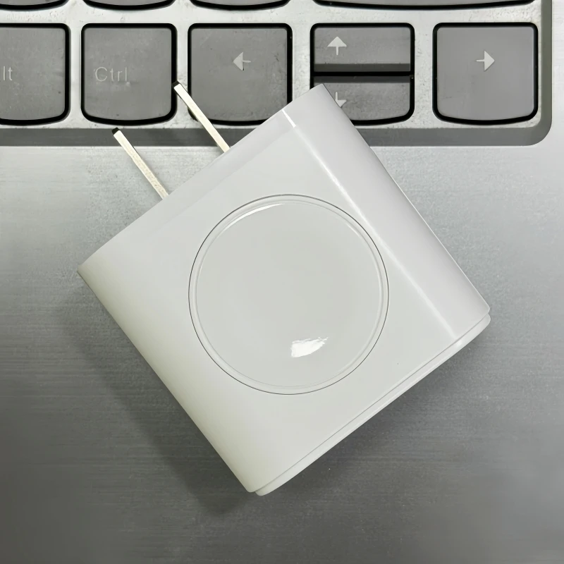 23W 3-in-1 charger, capable of charging three devices simultaneously, with built-in wireless charging for watches, suitable for