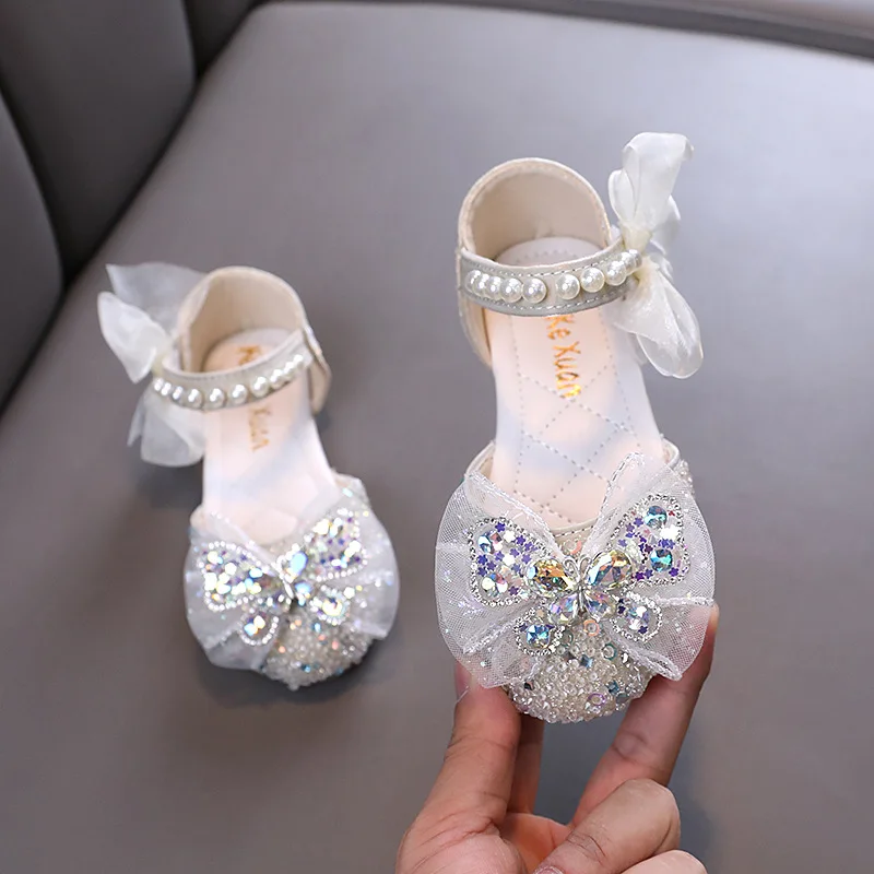 

AINYFU New Little Girl Leather Sandals Girls Princess Rhinestone Bowknot Sandals Fashion Kids Causal Flat Wedding Shoes J322