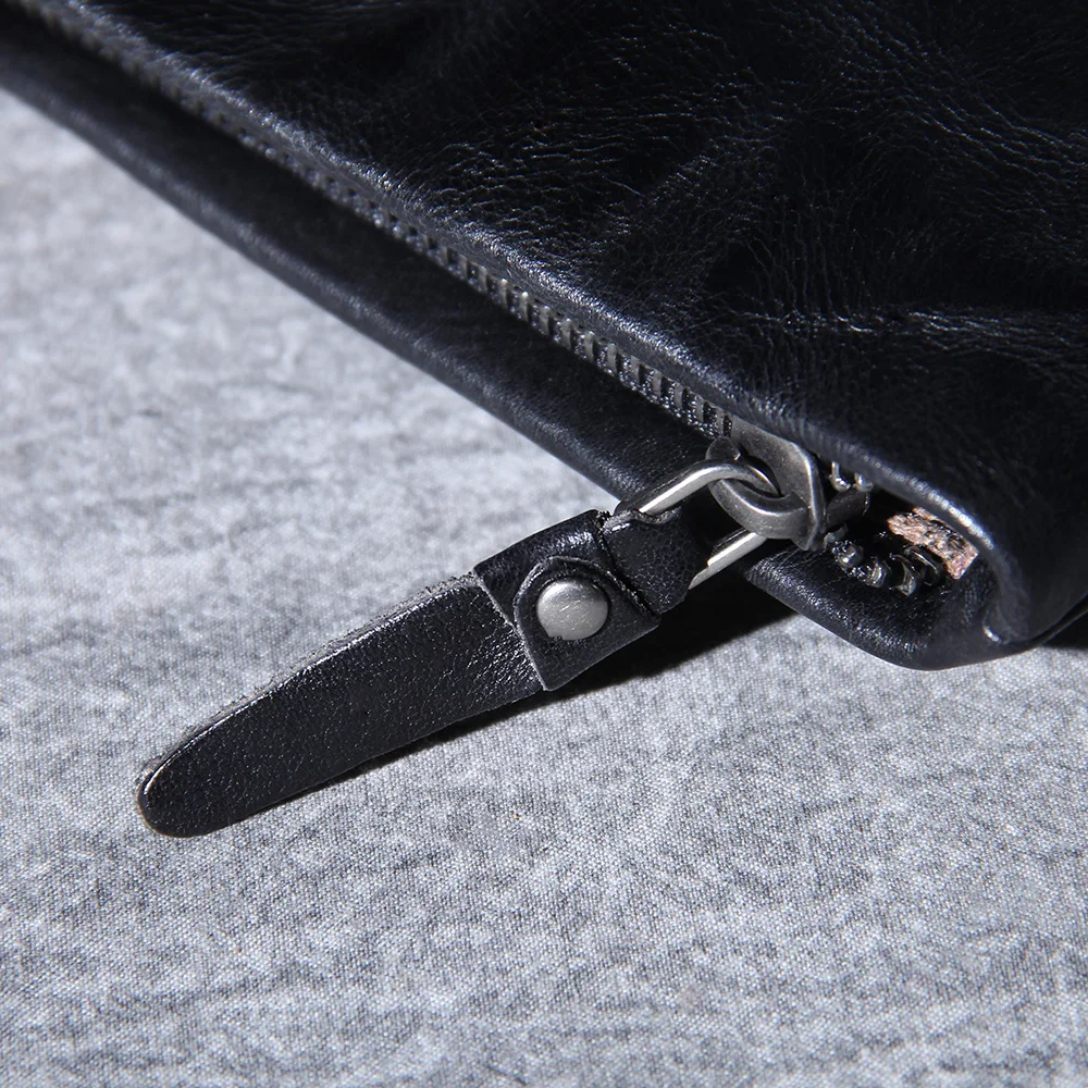 S.WORKER Retro-Clutch aus Vollnarbenleder für Herren | Handtasche aus Used-Leder mit Handgelenkschlaufe – Detail 15