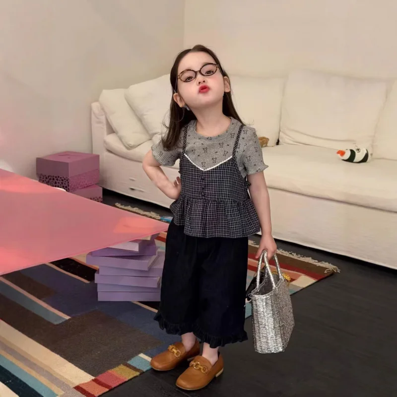 

Korean-style girls' plaid suspender set, new spring-summer collection026Children's all-print short-sleeve shirtTT-shirt and casu