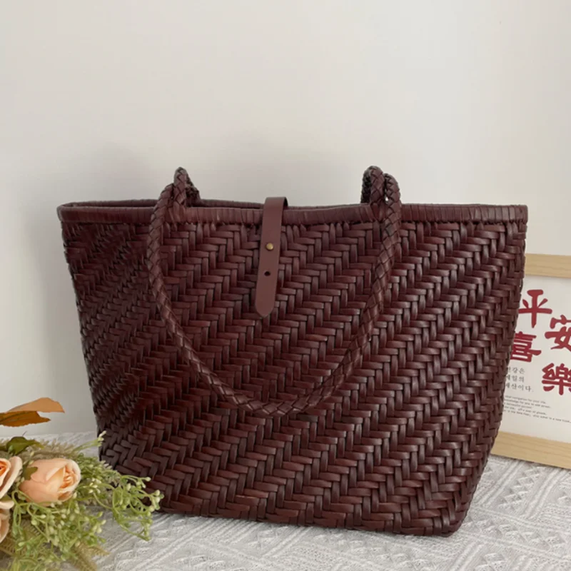 Hand-woven Baotou layer cowhide Women\'s French grocery basket handmade retro leather one-shoulder Tote bag