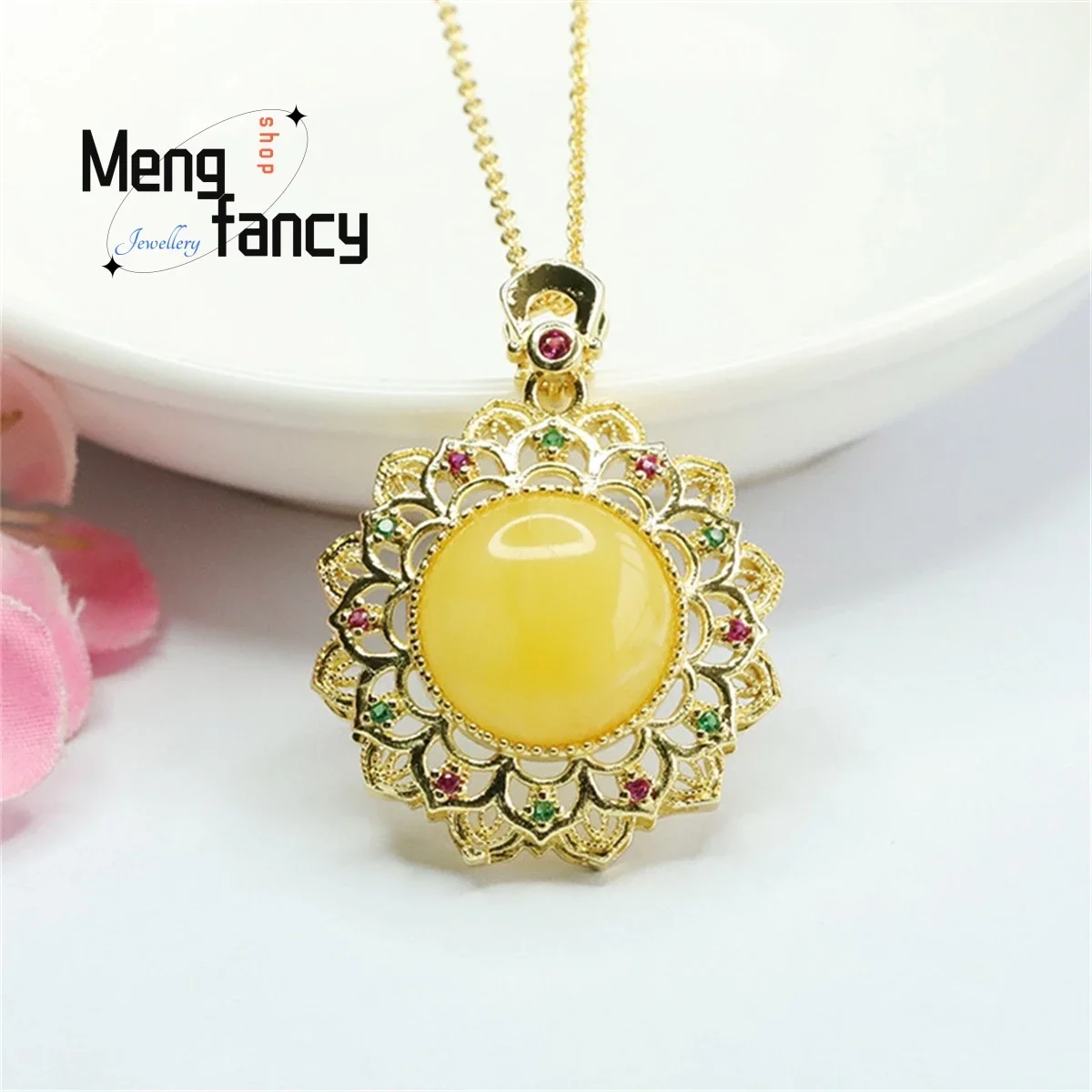 Natural Honey Wax Amber Sunflower Egg Face Necklace Simple Generous Personalized Light Luxury Fashion Versatile Beauty Jewelry