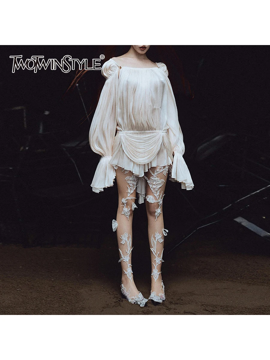 Vestidos com Pregas em Camadas TWOTWINSTYLE para Mulheres, Vestido Mini Sólido com Gola Quadrada e Manga Larga, Moda Feminina 2026