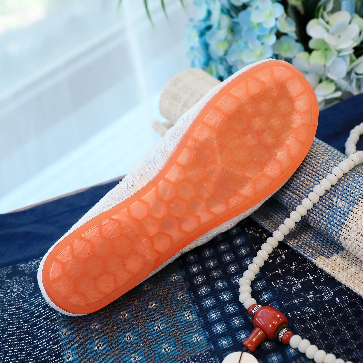 Chinese Style Flowers Embroidered Women Slippers Ladies Close Toe Leisure Comfort Flat Shoes