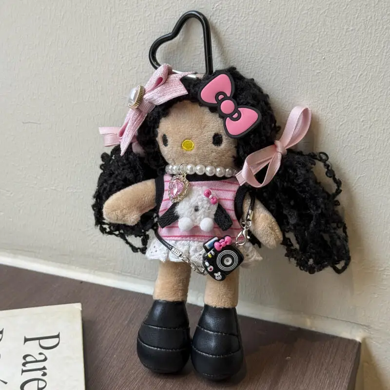 سانريو مرحبا كيتي نغمات الوردي الجلد الأسود سلسلة طويلة الساق مجعد الشعر سترة على شكل قلب مشبك لينة أفخم المفاتيح Bestie هدية