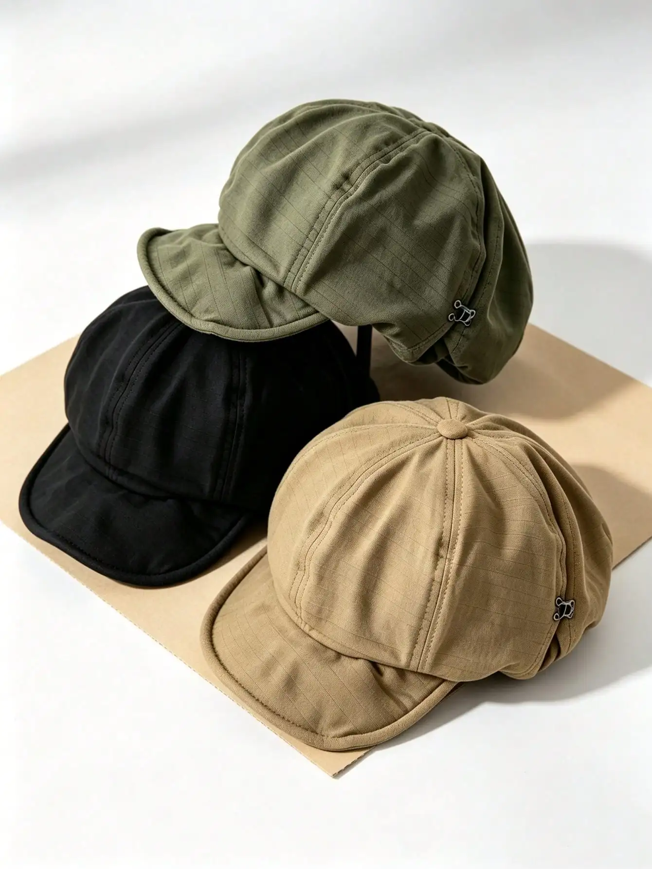 Women's Vintage Art Painter Hat Classic British Style Newsboy Cap Beret Hat Metal Buckles on The Side Face Look Smaller