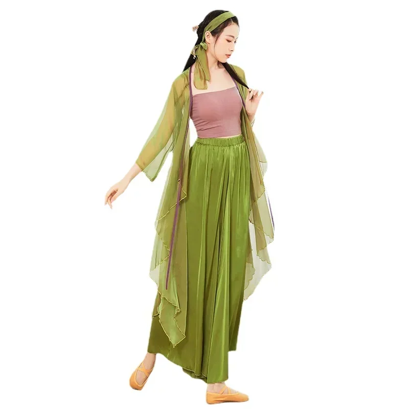 

Classical Dance Costume for Female Lead In The Play Green Snake Featuring A Chinese-style Dance with Flowing Chiffon Fabric