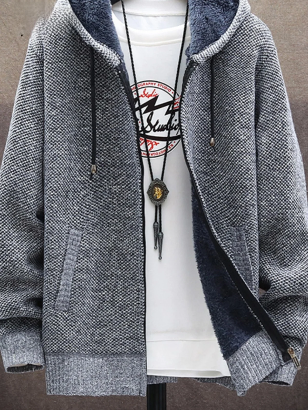 

Мужская вязаная куртка с капюшоном на флисовой подкладке, свободного кроя, осенняя, модная, повседневная, универсальная, из полиэфирного волокна, с длинными рукавами, на молнии